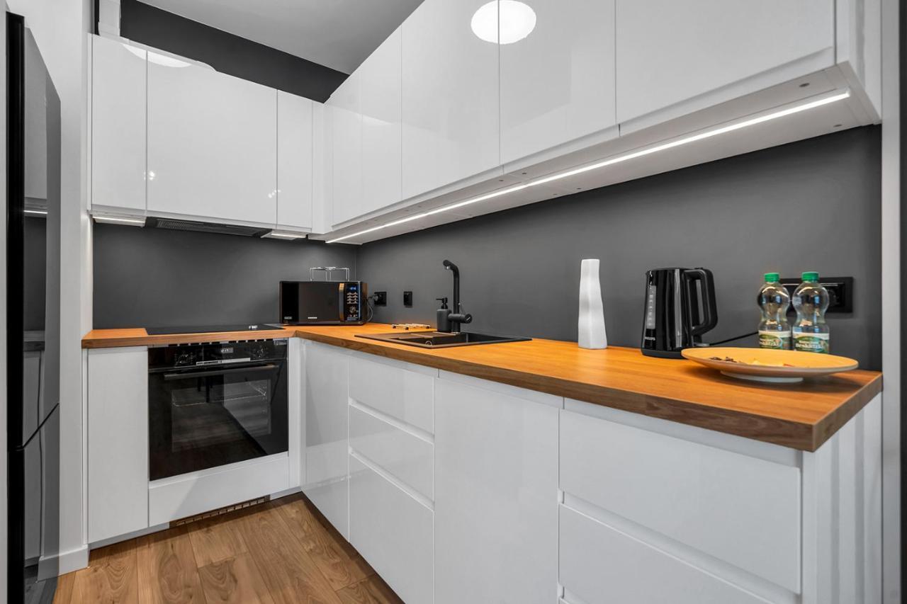 Lotnisko Chopina Modern Studio Warschau Buitenkant foto